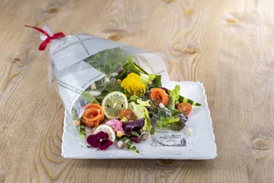 マグレガーおじさんのとれたて野菜のブーケサラダ