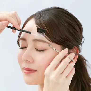 眉カット　1,980円／10分