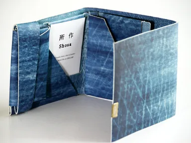受賞作の『所作』折り財布