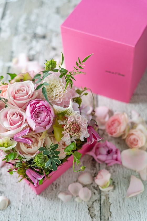 フラワーショップ Jardin du I'llonyから母の日のための
限定ギフト「ナチュールキューブ」販売開始　
～今までにない“自然の庭”をご自宅で感じられる新デザイン～