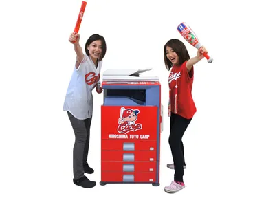 カープの熱狂的なファンとカープデコピー