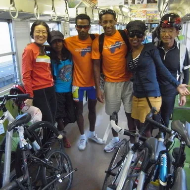 生まれて初めての電車に乗る選手達(昨年)