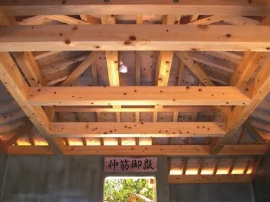 竹富島の御嶽でも採用