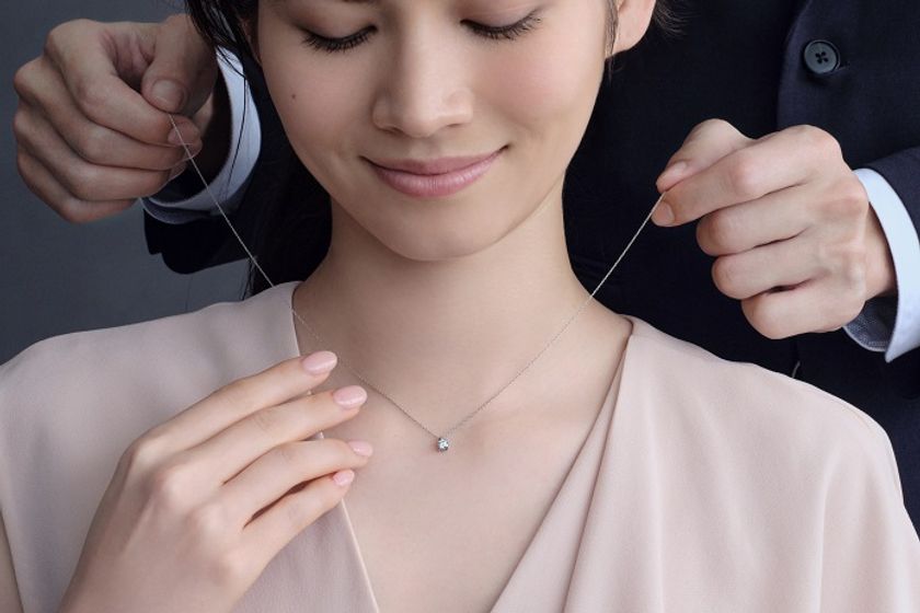 アイプリモが提案する新しいプロポーズの形
ネックレスでプロポーズを