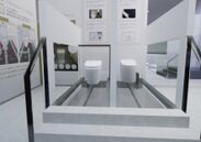 床構造に対応した配管が確認できるトイレ展示