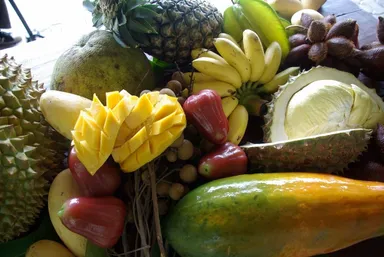 ジューシーなタイフルーツ