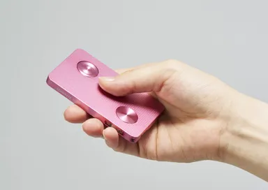 指先で触れるだけで鍵を認識できるデザイン