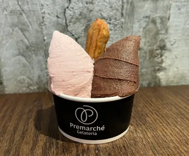 ヴィーガン・チュロスを添えたジェラート