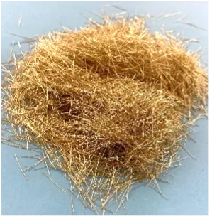 スリムクリート用鋼繊維(提供：大林組) (1)