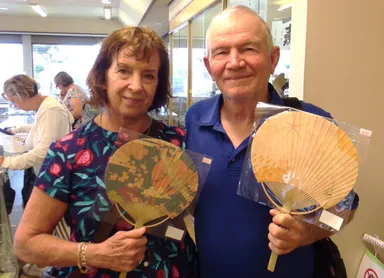 竹の紙で作られたうちわが海外の方に人気