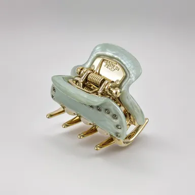 Gサイズは、現在展開している小ぶりサイズのようなコロンしたフォルムをそのまま大きく、見た目にも愛らしいデザイン