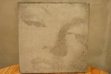 超高圧洗浄機とアクリルの金型で制作されたマリリン・モンロー