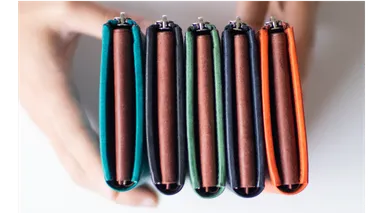 マチはアクセントとしてダークブラウンに統一