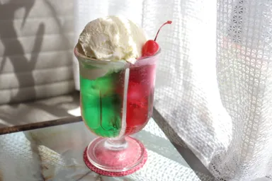 喫茶さくらのダブルクリームソーダ