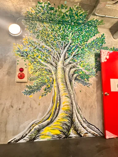 参道に繋がる入り口に製作中の御神木