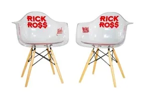 アームチェア (C)Julien's Auctions