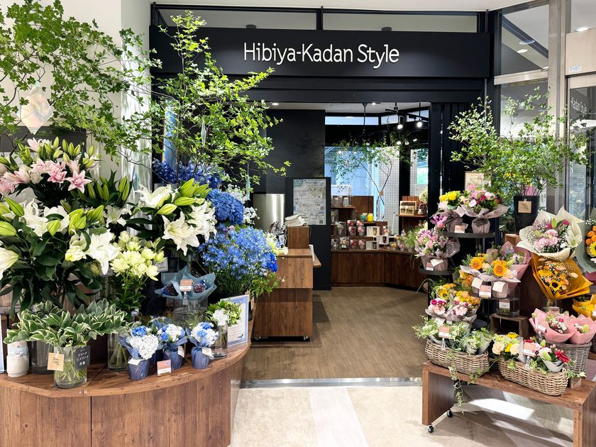 週末に約1,000本のヒマワリがお出迎え！
Hibiya-Kadan Style 新百合ヶ丘エルミロード店
6月20日（木）リニューアルオープン