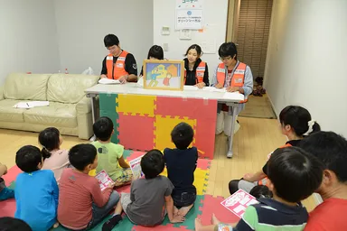 防犯ボランティア団体「グリーンシーガル」による防犯紙芝居