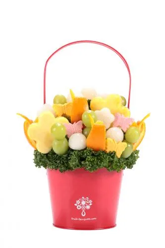 フレッシュなフルーツがかわいらしくデザインされています