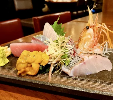 魚まみれ眞吉 人気メニューの刺し盛り