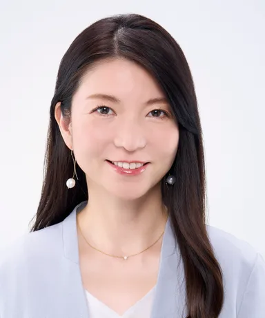 化粧品開発部  チーフ 興梠 博子