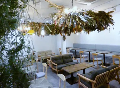 オープンな空間でリラックスできる店内