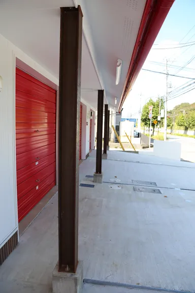 ガレージ前の庇