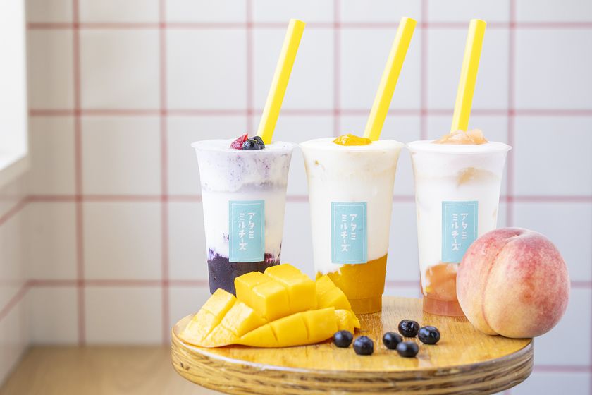 「夏のチーズドリンク」(ベリー／トロピカルマンゴー／ピーチ 各680円)