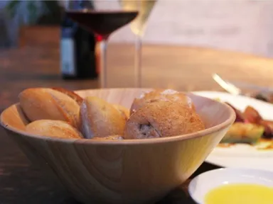 「料理に合うパン」に特化