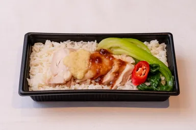 昨年1週間で約200個売れたSATSの「シンガポールチキンライス2種ソース」1,286円は今年も販売