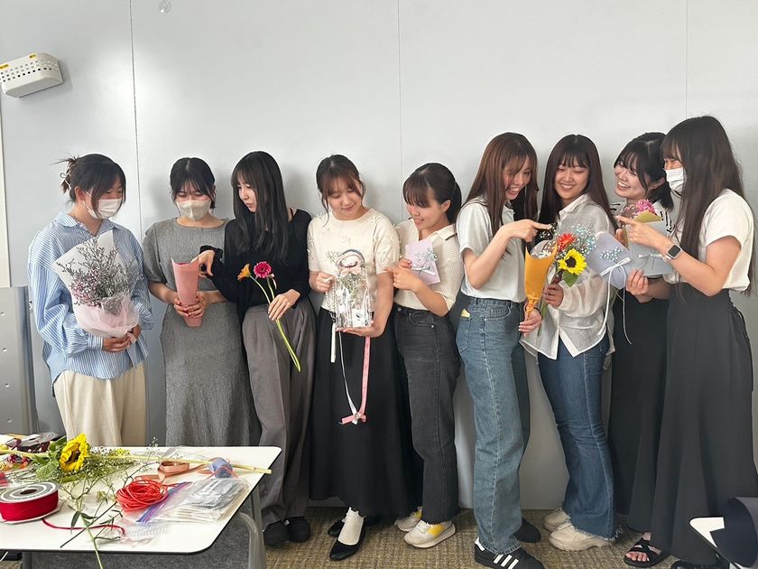 日比谷花壇と武庫川女子大学が共同企画。
生花販売ポップアップショップ
「infloral.MWU（インフローラル ドット エムダブリューユー）」
阪急西宮ガーデンズで8月23日（金）から3日間限定で展開！