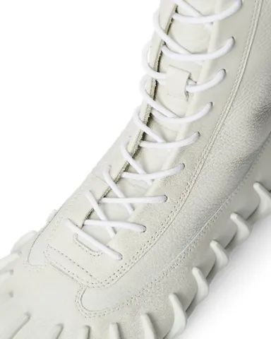 スポーツにインスパイアされたシルキーナッパレザー製