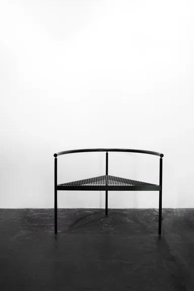 15. September(1977, 椅子)