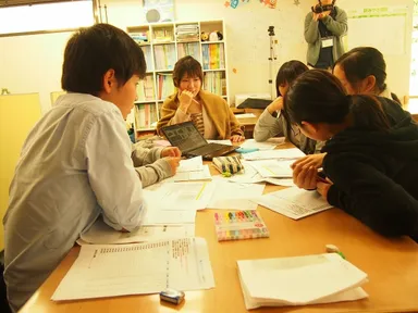 お店で扱う商品を決める議論