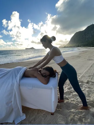 身体と心を開放するロミロミ体験(イメージ)