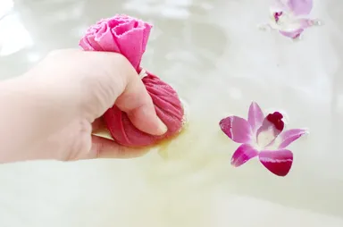 揉むと広がる“ハーブエキス”