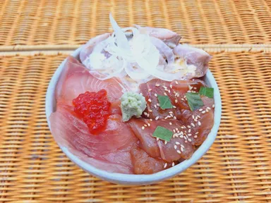 おかえりサーモン丼(店内)