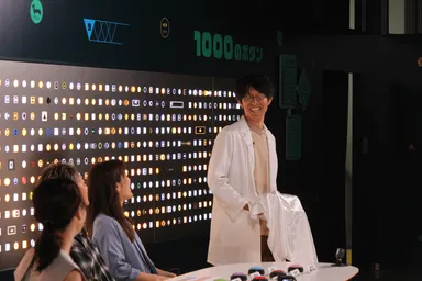 この日のために、ボタンで繰り広げられる 新しい発明品を持参した「カズヤシバタ」