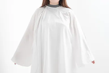 防水クロス(別売)で服を着たまま洗髪可能