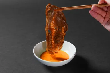 「野原焼」は卵にくぐらせるすき焼き風の逸品