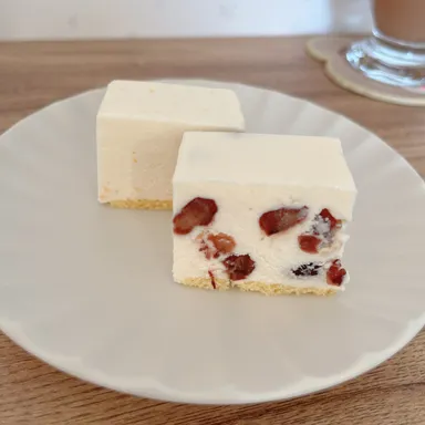 小豆のレアチーズケーキ　和こん