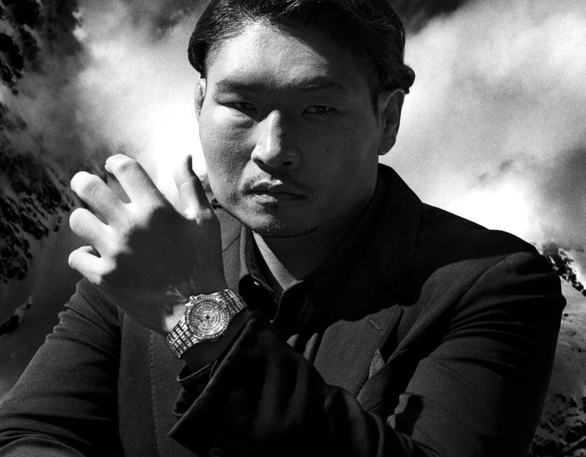 ショパール「アルパイン イーグル」ジャパンアンバサダー、
稲垣啓太、自然を舞台にした壮大な新ビジュアル公開！
威厳のある佇まいと力強い表情で魅せる。
世界限定8本の煌めく新作時計を着用。メイキングショットも。
インタビュー公開！復帰後の目標や奥様とのお揃いアイテム等明かす