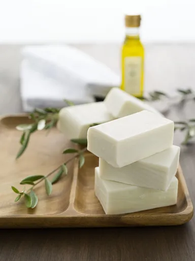 高級オリーブオイル＜キヨエ＞、まるごと石けん