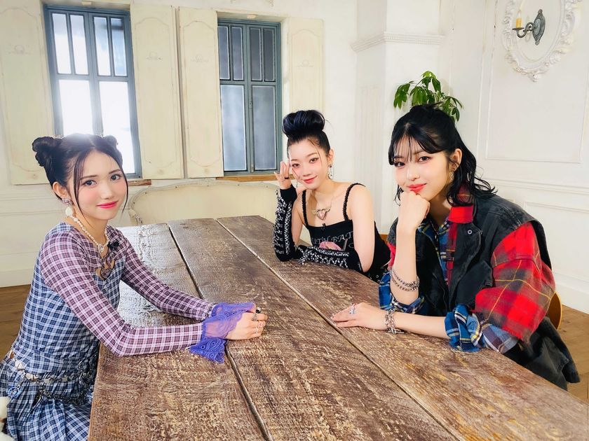 【MUSIC ON! TV（エムオン!）】
エムオン!3ヶ月連続特番
IS:SUE THE BEGINNING＜#2＞
新曲「THE FLASH GIRL」をテーマに
写真家と“異種”コラボ！
個性溢れるソロショットはREBORN必見！
10/27(日)夜9時30分～放送！