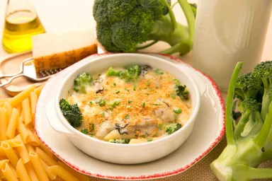 オイスターとペンネ、パルミジャーノチーズの濃厚クリームグラタン