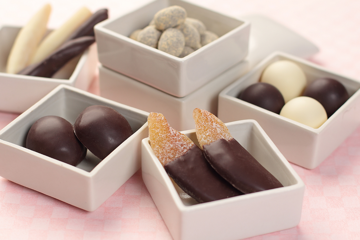 バレンタインだからこそ日本の和を 素材にこだわった和菓子屋のオリジナルチョコレート 1月中旬より順次発売 株式会社 叶 匠壽庵のプレスリリース