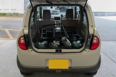 両面折りたたみ式で、車高の低い車にもコンパクトに積み込み可能