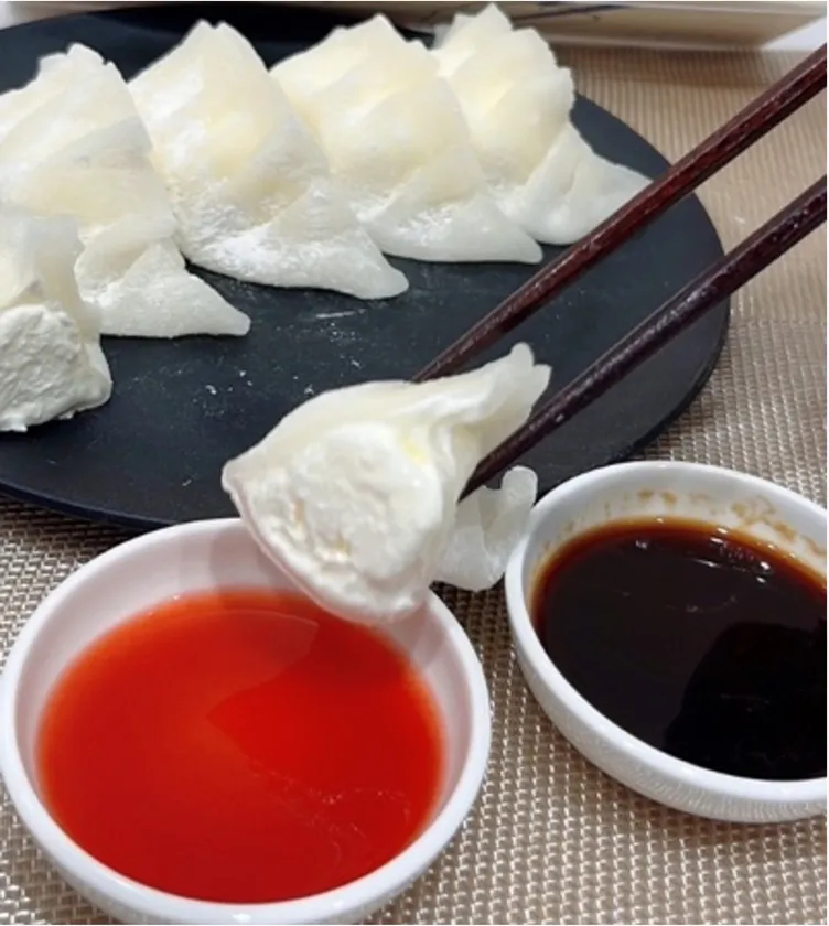 発売直後から話題沸騰!新感覚 餃子型スイーツ