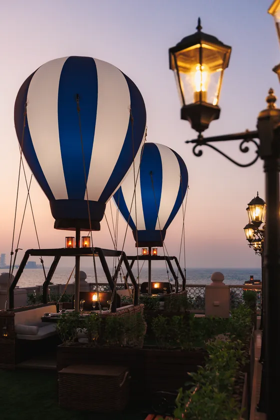 ジュメイラ・アル・カスル「バルーンズ・アット・ザ・パレス」 気球型ダイニング
