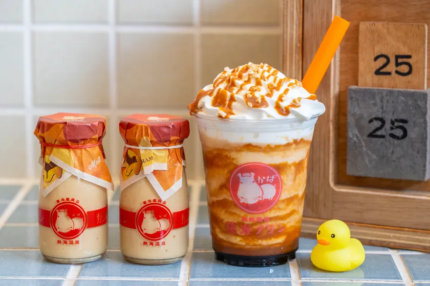 第三弾は『とろけるキャラメルプリン』(左・中央)、『キャラメルプリンスムージー』が登場!